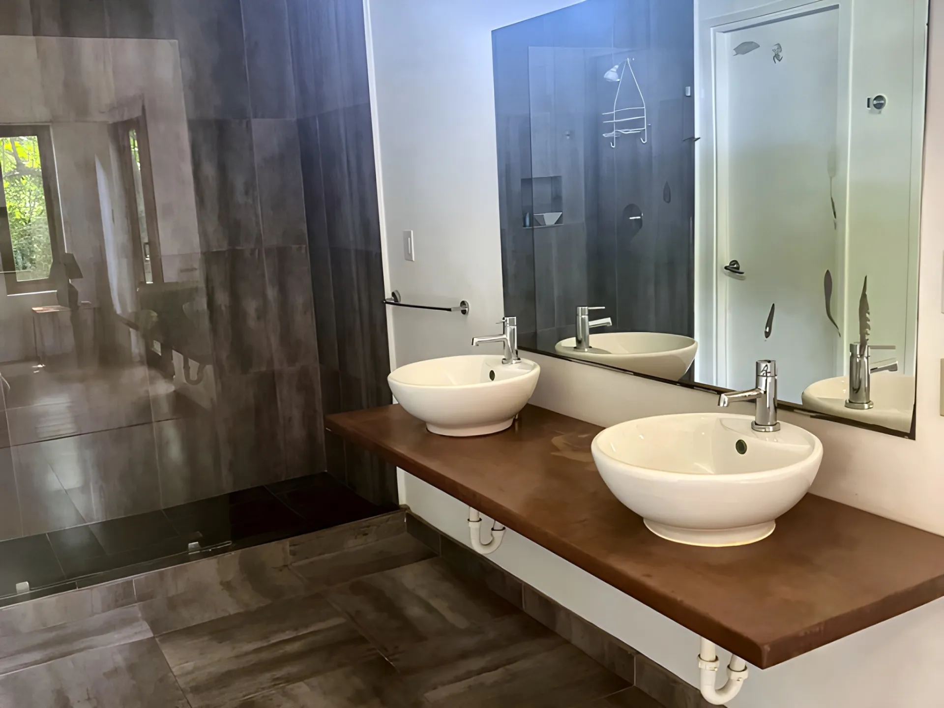 En-suite bathroom in Gemini I